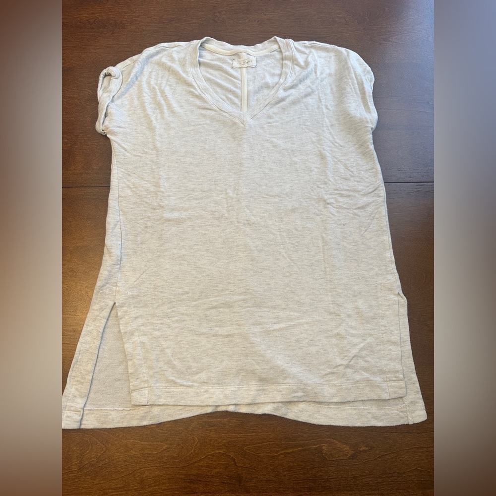 Lou & Grey V-Neck Short Sleeve Top